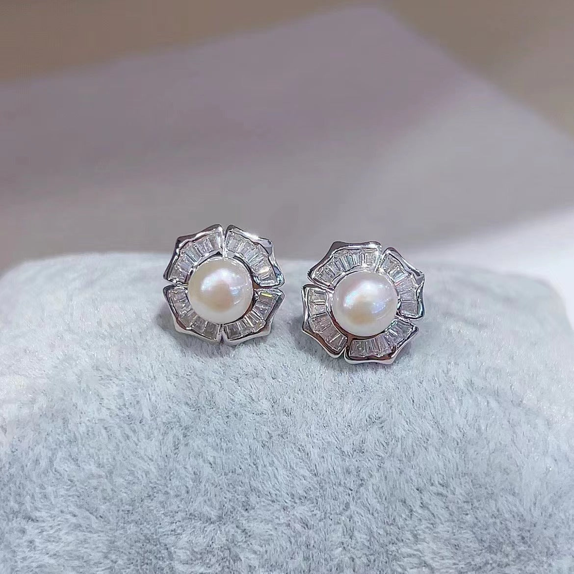 Wholesale Rhodium Plated 925 Sterling Silver Natural Freshwater Pearl Stud Earrings