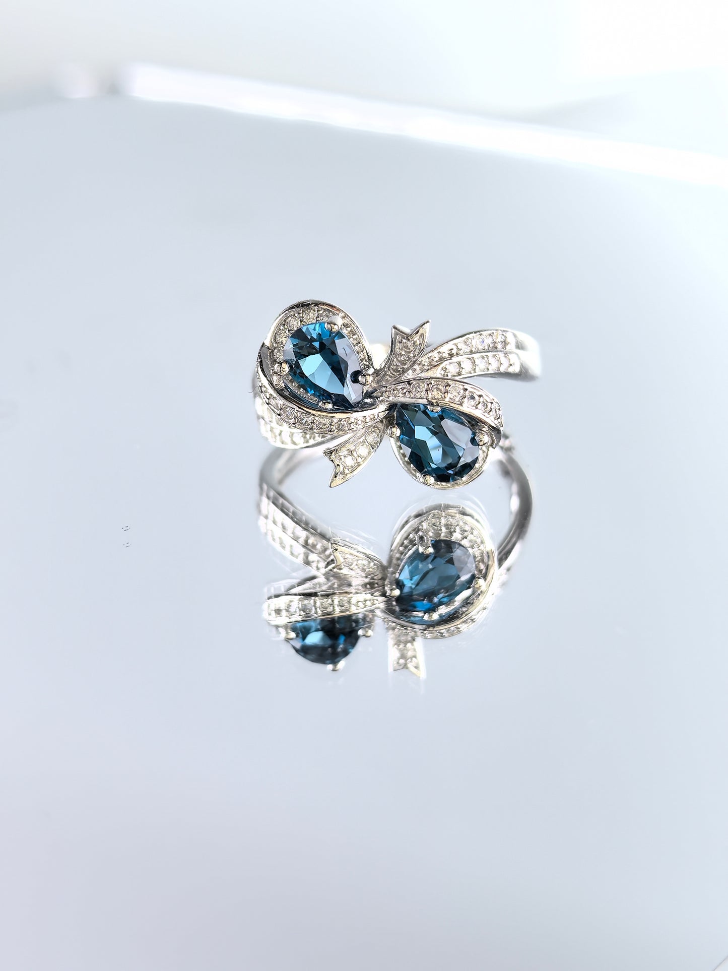 Wholesale Rhodium Plated 925 Sterling Silver Natural London Blue Topaz Blue Gemstone Bow Ring