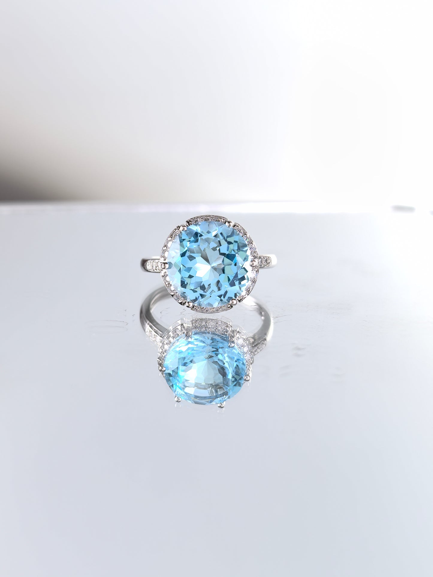 Wholesale Rhodium Plated 925 Sterling Silver Natural Sky Blue Topaz Blue Gemstone Round Ring